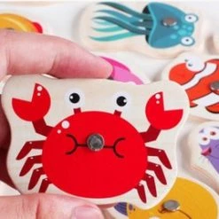 【QZM Prachtige Oceaanwereld】Visspel Magnetisch Met 2 Hengels En 26 Vissen Met Cirfers - Hengelspel - Fishing Game - Houten Magnetisch Visspel - Fijne Motoriek Speelgoed - Montessori Educatief Speelgoed -Goedkope baby-en-kleuterspelletjes winkel 550x268 1