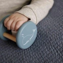 Little Dutch Rammelaar Roller Ocean +3M 25 Little Dutch Rammelaar Roller Ocean +3M -Goedkope baby-en-kleuterspelletjes winkel 550x366 28