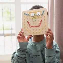 BS Geobord - FSC Hout - Elastiekspel - Motoriekspel -Goedkope baby-en-kleuterspelletjes winkel 550x366 88