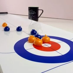 Kikkerland Curling Game - Voor Op Tafel - Spelletjes Voor Kinderen - Speelgoed - Compacte Speelset - Makkelijk Mee Te Nemen Op Reis - Spel - Leuk Voor Kids - Bezigheid -Goedkope baby-en-kleuterspelletjes winkel 550x550 51