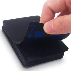 Skoop Universe Speelkaarten Set Waterbestendig – Luxe Kaarten – Plastic Kaarten Set Voor Poker – Blauw Zwart -Goedkope baby-en-kleuterspelletjes winkel 550x572 3